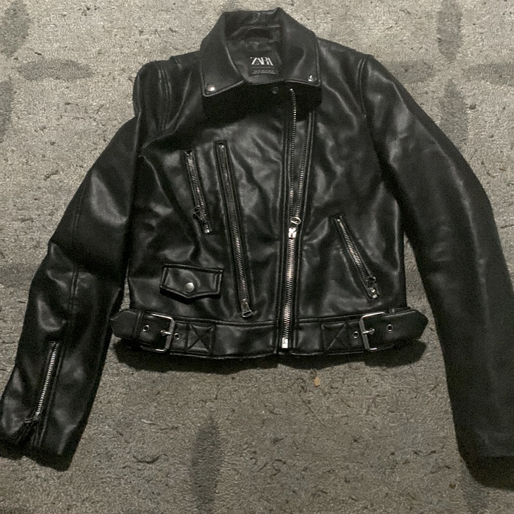 Zara black leather jacket. Used a few times. In very good condition.